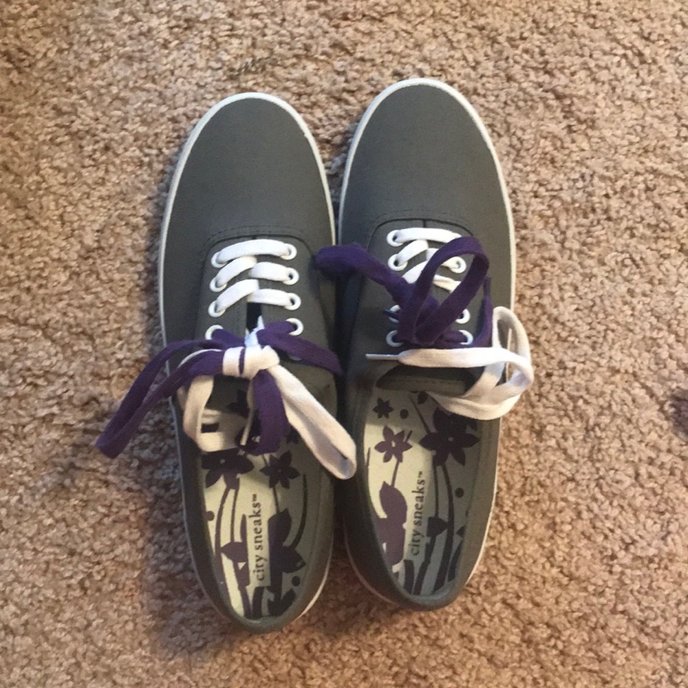 Grey canvas shoes size 8